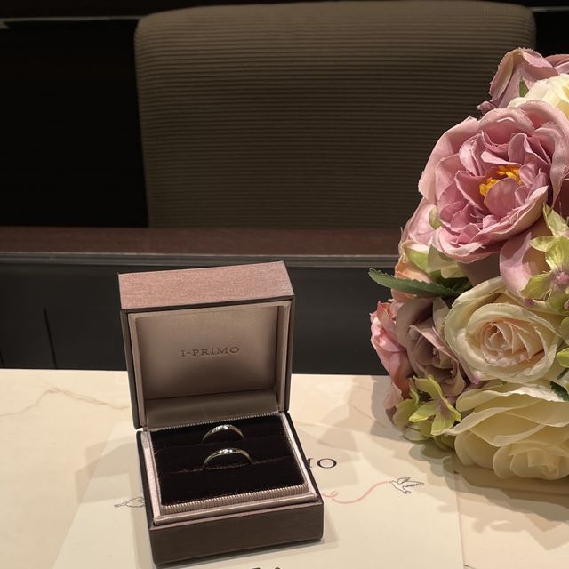 【アイプリモ(I-PRIMO)の口コミ】 婚約指輪とペアになるようで重ね付けするととても綺麗で素敵でした。
シン…