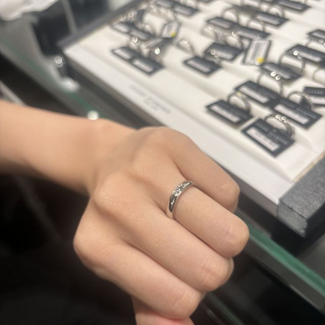 【ラザール ダイヤモンド(LAZARE DIAMOND)の口コミ】 シンプルイズベスト！無駄なデザインを削ぎ落としたザ結婚指輪なプラチナ…