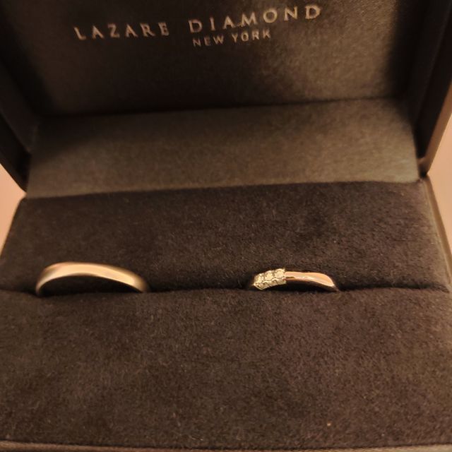 【ラザール ダイヤモンド(LAZARE DIAMOND)の口コミ】 ダイヤモンドが上から見ても横から見ても見えるため、常に輝いている様子…