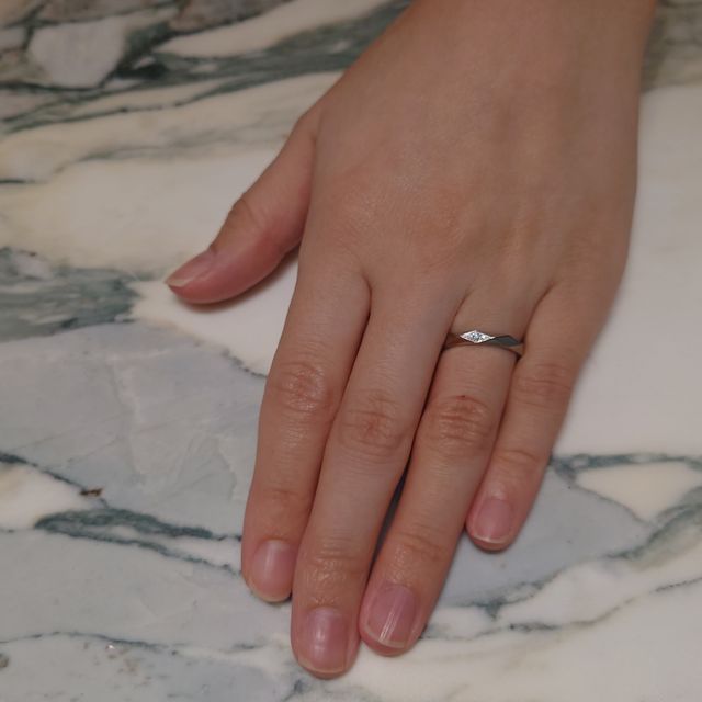 【ブシュロン(BOUCHERON)の口コミ】 個性的なデザインでしたので気になっていました。
多面的なファセットカッ…