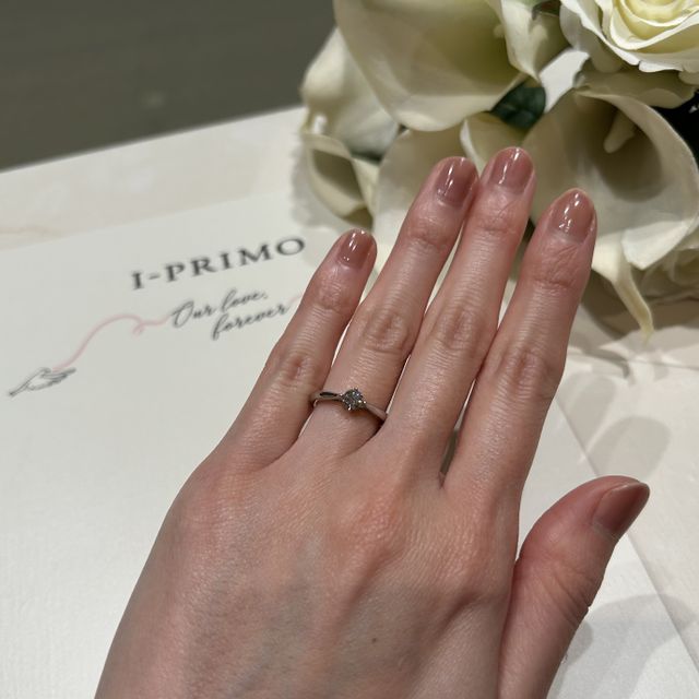 【アイプリモ(I-PRIMO)の口コミ】 ダイヤモンドが美しく見えるように工夫された、4本爪のデザインです。ダイ…