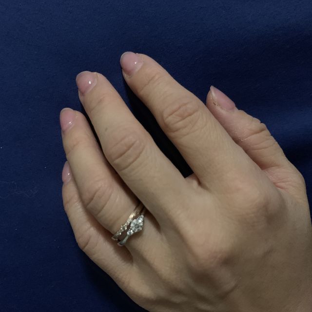 【アイプリモ(I-PRIMO)の口コミ】 指輪はダイヤモンドをメインとしたサイドに際立たせる小さいダイヤモンド…