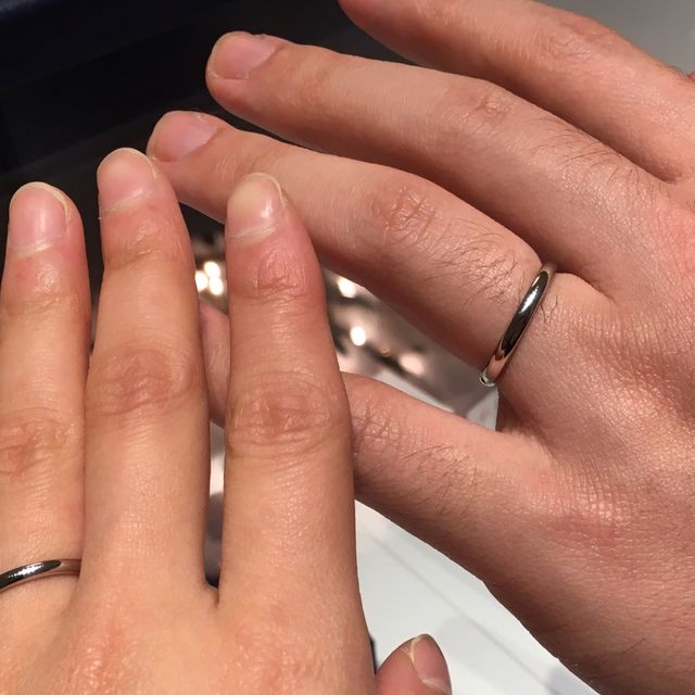 【銀座ダイヤモンドシライシの口コミ】 シンプルな形をしているもの、はめやすさ。
内側に誕生石を入れられる。
…