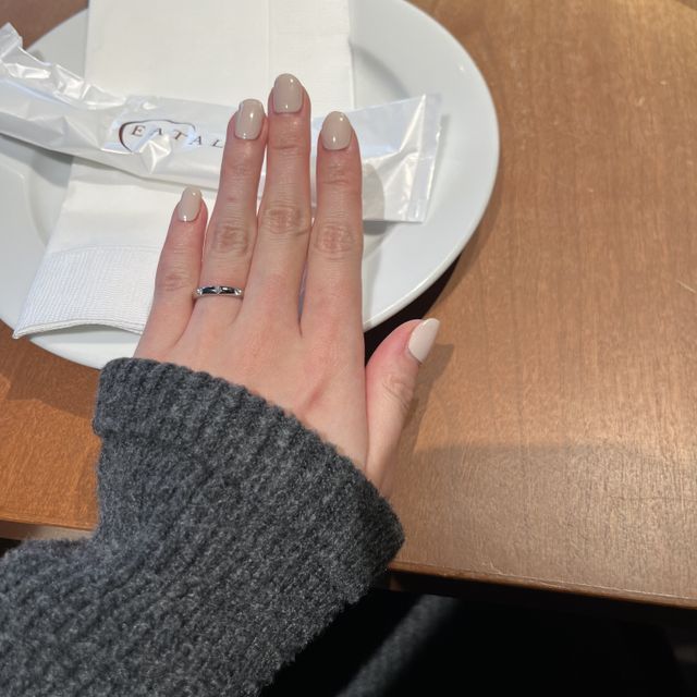 【アイプリモ(I-PRIMO)の口コミ】 デザインについて
ダイヤモンドが3石間隔が空いてついてるので一周くるっ…