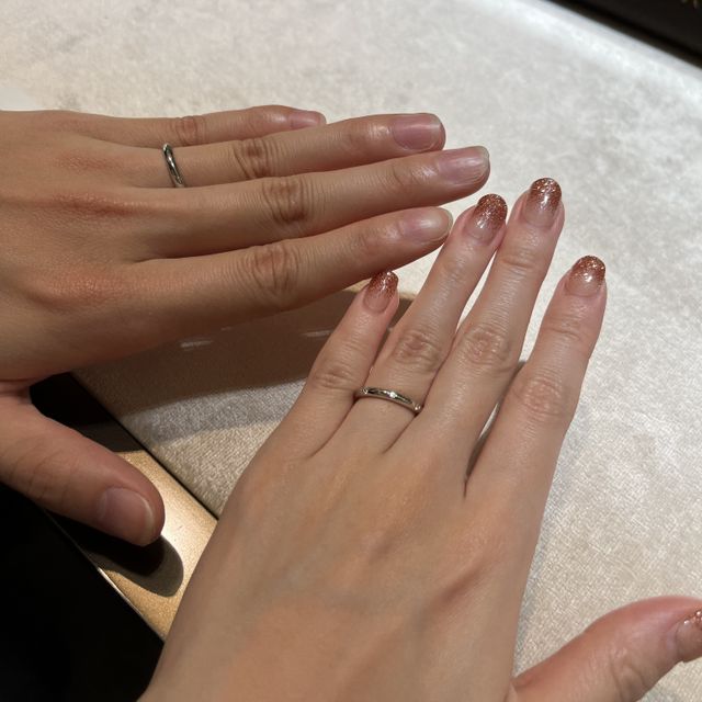 【ブルガリ(BVLGARI)の口コミ】 デザインが3石間が空いているものが珍しく目を引きました。
指輪が細く今…