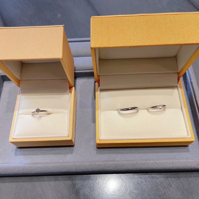 【ケイウノ ブライダル(K.UNO BRIDAL)の口コミ】 結婚指輪と婚約指輪を重ね付けときにボリューム感がなく、2本がピッタリ合…