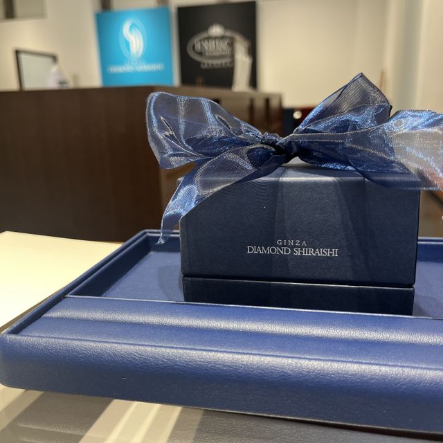 【銀座ダイヤモンドシライシの口コミ】 滑らかにツイストしています。ダイヤモンドも最高級のものを使用しており…