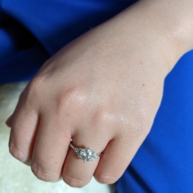 【宝寿堂(ほうじゅどう)の口コミ】 1カラット以上にこだわりました。4Cは3EX、SL2、Fで、GIAです。実際に彼女…