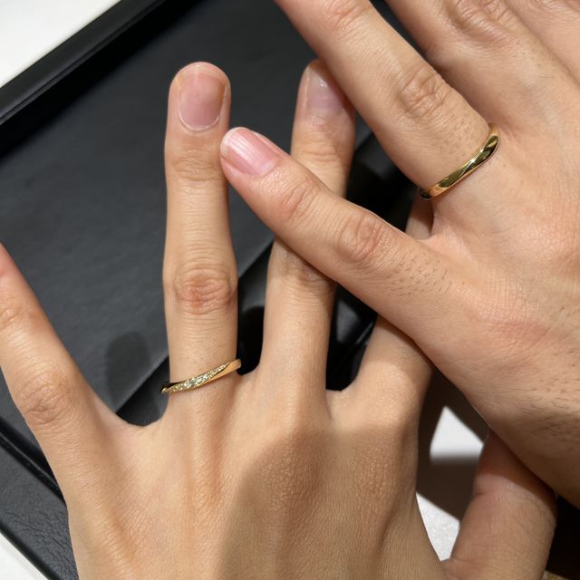 【ラザール ダイヤモンド(LAZARE DIAMOND)の口コミ】 ダイヤモンドが斜めに流れるようにデザインされているものを探していたた…