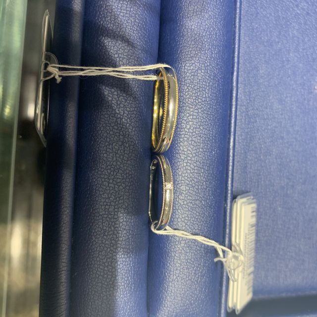 【銀座ダイヤモンドシライシの口コミ】 ミル打ちがよいと決めて見に行きました。上下のミル打ちをみせてもらい、…