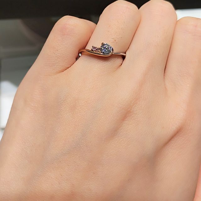 【アイプリモ(I-PRIMO)の口コミ】 婚約指輪は少し個性的でありながらもちょっとしたお出かけにもしていける…