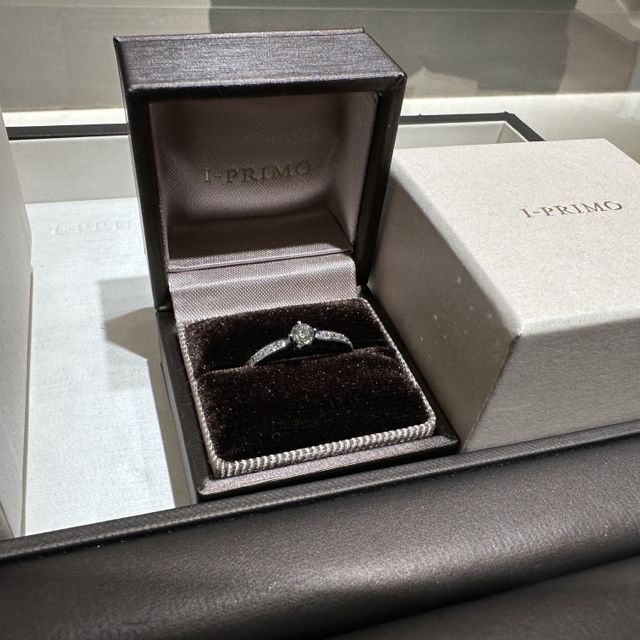 【アイプリモ(I-PRIMO)の口コミ】 普段使いができるように重ね付けをできたり、周りにも細やかなダイヤモン…
