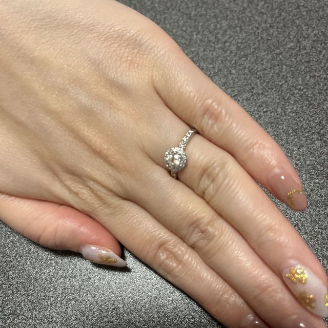 【宝寿堂(ほうじゅどう)の口コミ】 指輪の決め手は、ノーブランドでもダイヤの品質とデザインの良さを考えて…