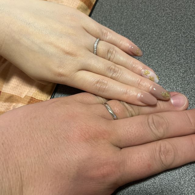 【宝寿堂(ほうじゅどう)の口コミ】 シンプルなデザインですが、ダイヤと、婚約指輪ともリンクして、どんなフ…