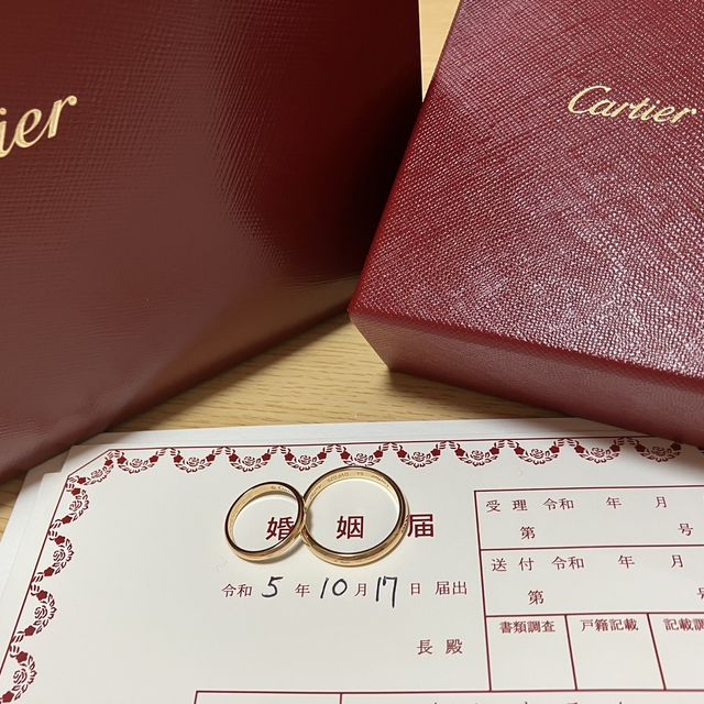 【カルティエ(Cartier)の口コミ】 デザインはシンプルなものにしました。新郎が体が大きいのであまり細いも…