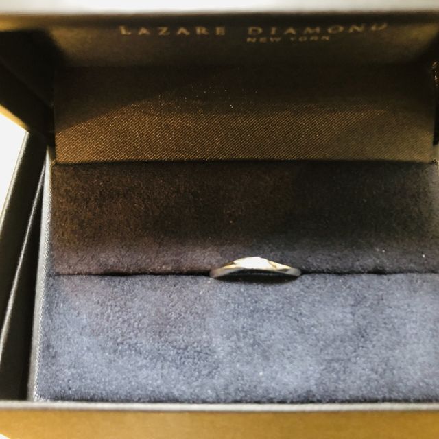 【ラザール ダイヤモンド(LAZARE DIAMOND)の口コミ】 ハドソンは、ダイヤが斜めに付いており、シンプルな中にデザイン性もある…