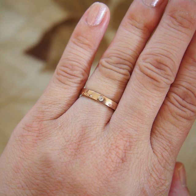 【REGALO(レガロ)の口コミ】 ありきたりな指輪はちょっと避けたく探していたが、この指輪の文字はイタ…