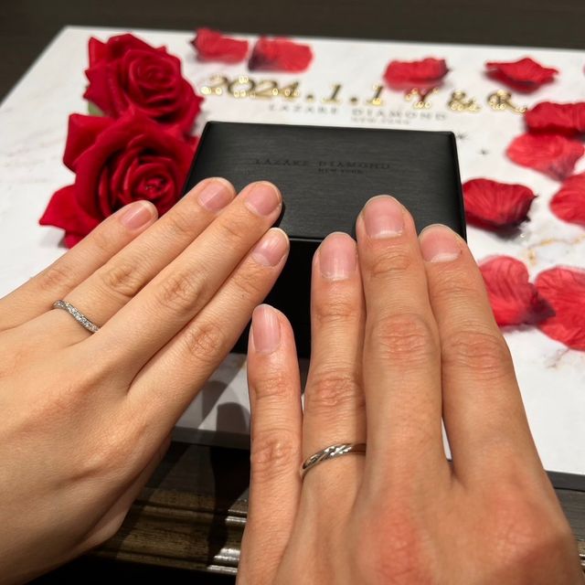 【ラザール ダイヤモンド(LAZARE DIAMOND)の口コミ】 とにかくキラキラとした指輪を求めていたため、端から端までぎっちりダイ…