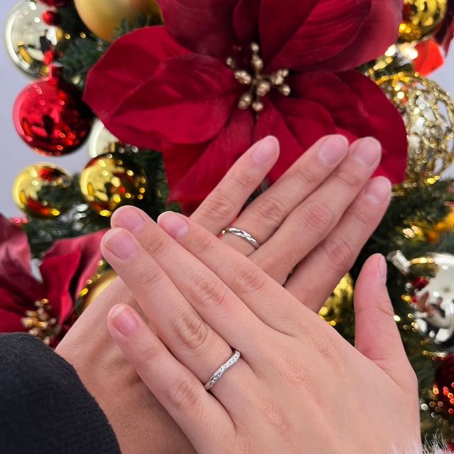 【ラザール ダイヤモンド(LAZARE DIAMOND)の口コミ】 とにかくキラキラとした指輪を求めていたため、端から端までぎっちりダイ…