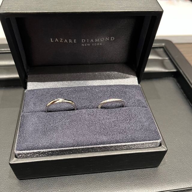 【ラザール ダイヤモンド(LAZARE DIAMOND)の口コミ】 とにかくキラキラとした指輪を求めていたため、端から端までぎっちりダイ…