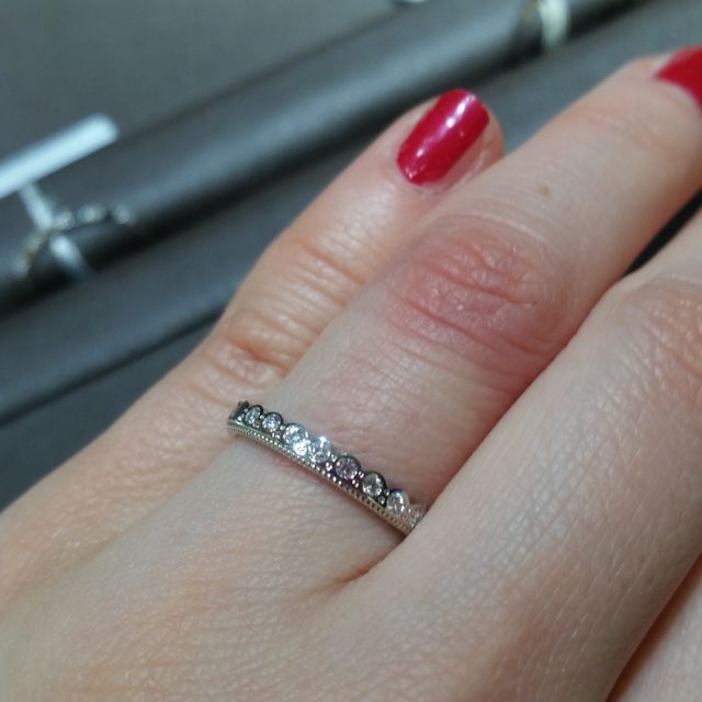 【アイプリモ(I-PRIMO)の口コミ】 結婚指輪の中でも婚約指輪のようにキラキラとしたのを探している中で見つ…