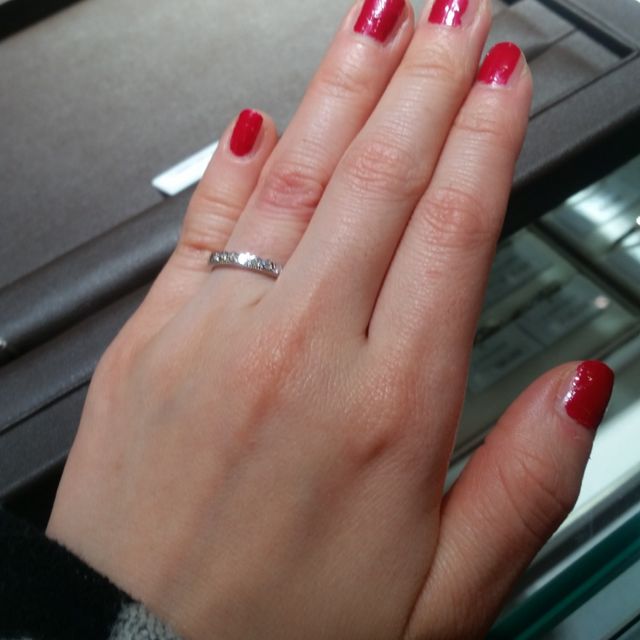 【アイプリモ(I-PRIMO)の口コミ】 結婚指輪の中でも婚約指輪のようにキラキラとしたのを探している中で見つ…