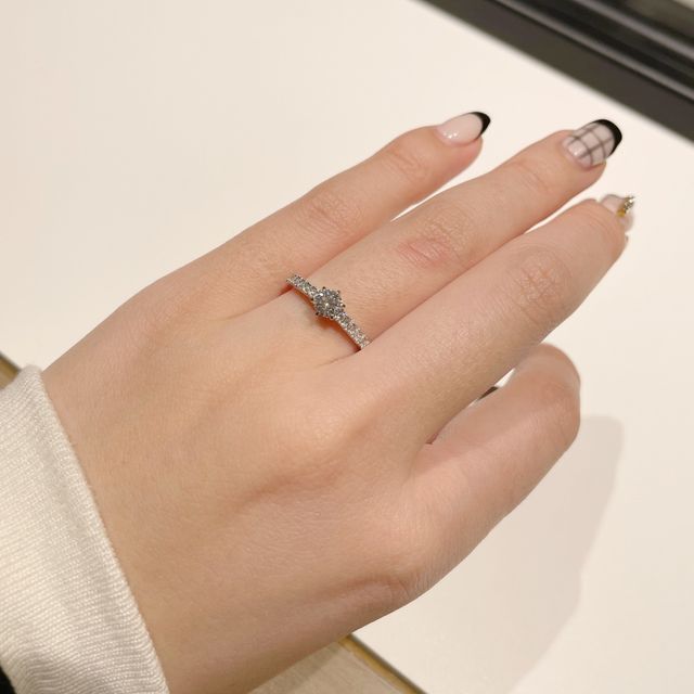 【ラザール ダイヤモンド(LAZARE DIAMOND)の口コミ】 質も良いダイヤモンドが良心的な価格設定なのかお値段的には外資ブランド…