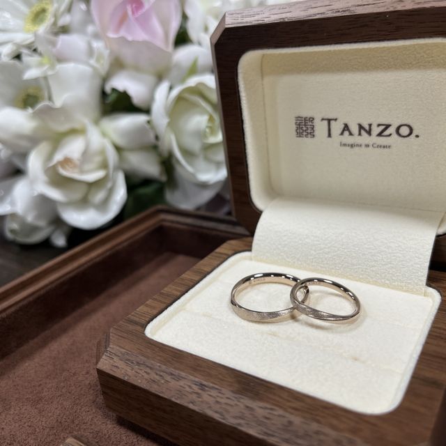 【TANZO.(鍛造指輪)の口コミ】 鍛造加工ということで、指輪が丈夫であり傷がつきにくいところに惹かれま…