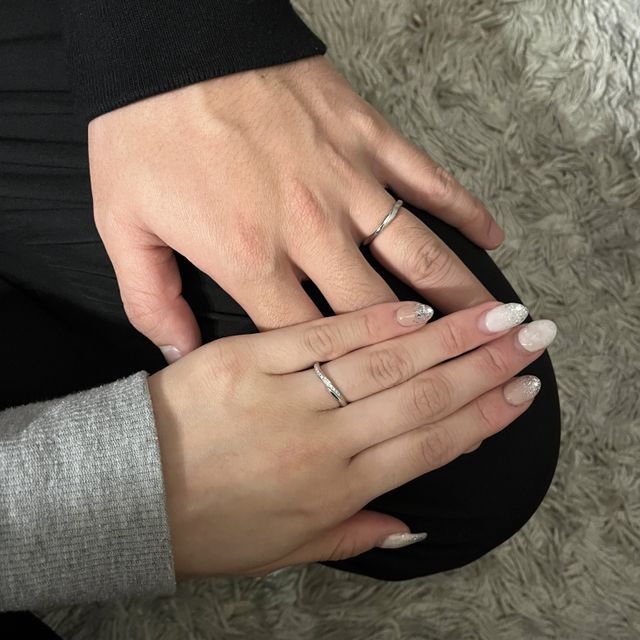 【銀座ダイヤモンドシライシの口コミ】 ダイヤモンドシライシの指輪は、輝きとデザインが魅力と感じた。光を入れ…