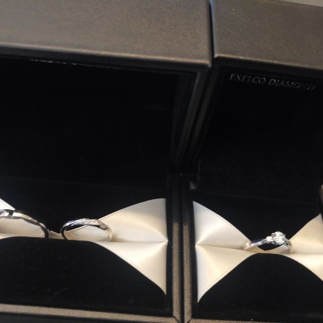 【エクセルコダイヤモンド(EXELCO DIAMOND)の口コミ】 デザインが他にはないミル打ちでとても気に入っています。
きらきらした見…