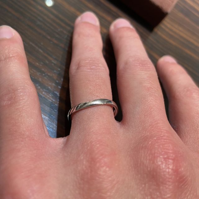 【Disney PRINCESS Rapunzel(ディズニープリンセスラプンツェル)の口コミ】 シンプルですがウェーブがあって、普段指輪をつけない方にも違和感がなく…