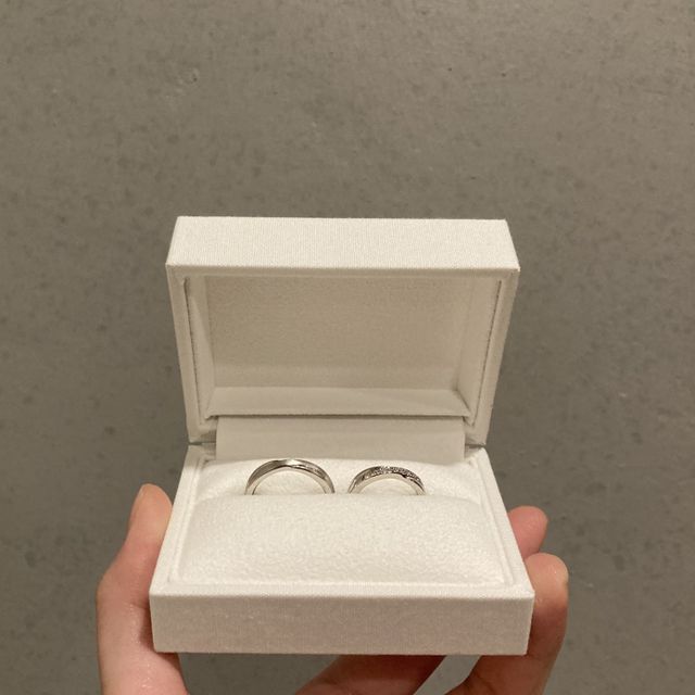 【HASUNA(ハスナ)の口コミ】 他の有名ブランドも実際見ましたが、HASUNAの結婚指輪は凛としていて、力…
