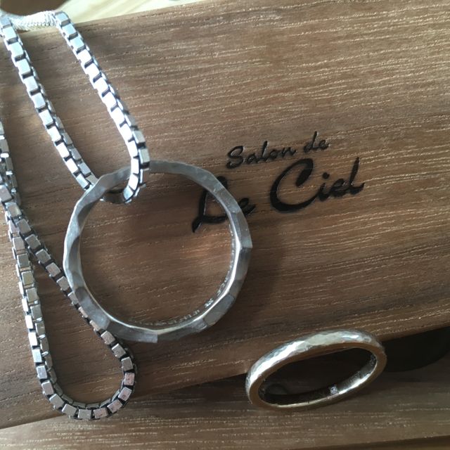 【サロン・ド・ルシェルの口コミ】 婚約指輪には義母に頂いた指輪のリメイクをお願いしました。形はガラリと…