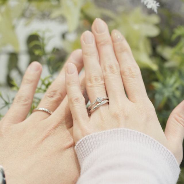 【PILOT BRIDAL(パイロットブライダル)の口コミ】 シンプルながら、女性用の方にはダイヤが入っていてキラキラしており、華…