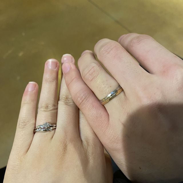 【LAPAGE(ラパージュ)の口コミ】 個性が強めのタイプを選んだのですが、結婚指輪、婚約指輪重ねてもピッタ…