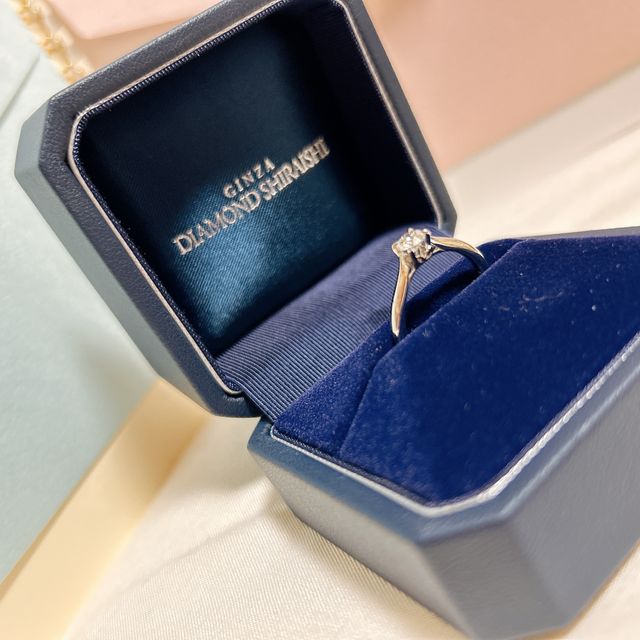 【銀座ダイヤモンドシライシの口コミ】 横から見ると、ダイヤの形と綺麗さがよくわかること！
横から差し込む光で…