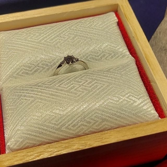 【TOMOE(トモエ)の口コミ】 0.26ct D VVS1 3EX
品質証明書に書いている内容です。
シンプルな分、ダイ…