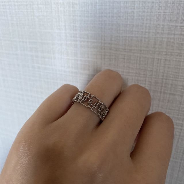 【ケイウノ ブライダル(K.UNO BRIDAL)の口コミ】 変形デザインで他と被らないもの、ダイヤ装飾を華やかに、しっかり入れる…