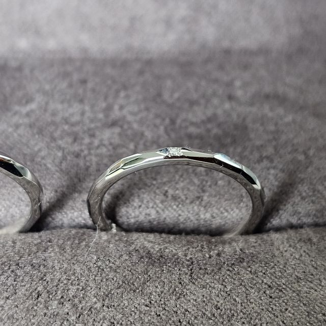 【One&Only(ワンアンドオンリー)の口コミ】 シンプルでありながらも光の角度角度によって輝き方が変わるデザインや素…