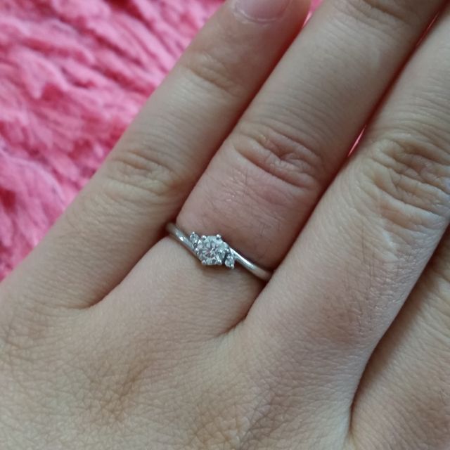 【ジュエリーツツミ(JEWELRY TSUTSUMI)の口コミ】 見た目がとても大人っぽく、ダイヤが大きかったのですが、値段は安くすぐ…