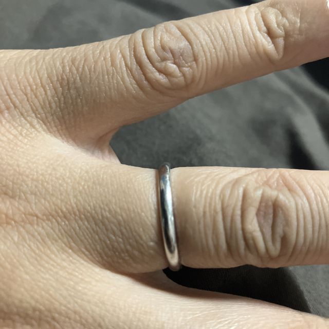 【銀座ダイヤモンドシライシの口コミ】 シンプルデザインで仕事中でも気にすることなくつけていられる。ずっとつ…