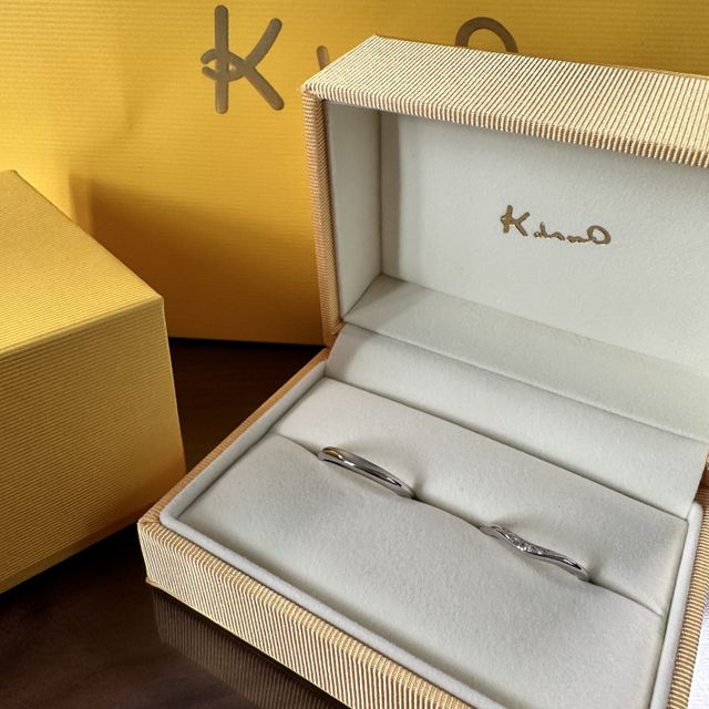 【ケイウノ ブライダル(K.UNO BRIDAL)の口コミ】 手が綺麗に見えて、指が長く見えるデザインが決め手になりました。
vライ…