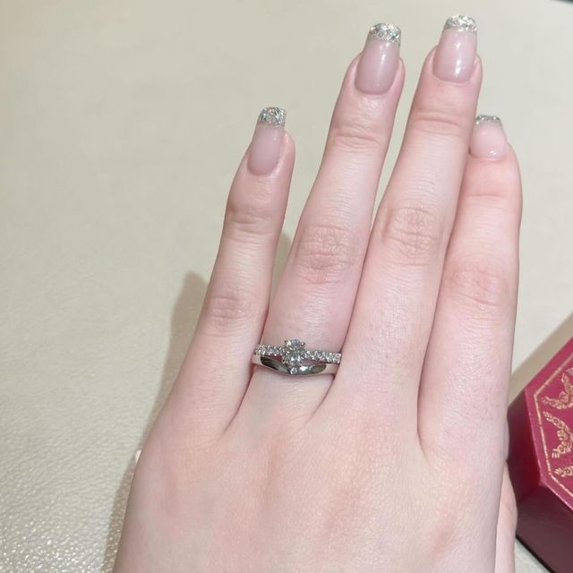 【カルティエ(Cartier)の口コミ】 キラキラでつけるだけでテンションの上がるパヴェタイプ！ストレートでし…