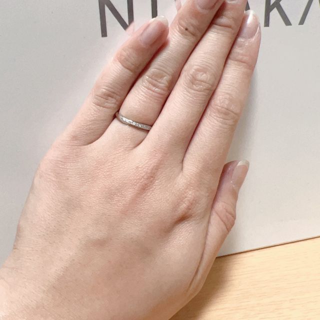 【俄(にわか)の口コミ】 婚約指輪とセットリングではありませんが、指輪ごと物語があり、組み合わ…