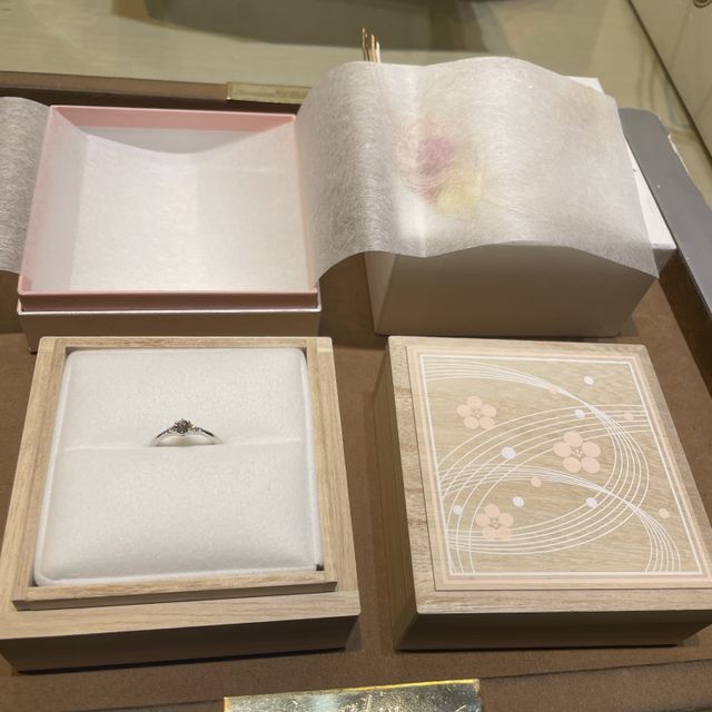 【IDEAL Plus fort(アイデアルプリュフォール)の口コミ】 ダイヤの石落ちのトラブルの話を聞いていたので、石落ちが少ない鍛造製法…