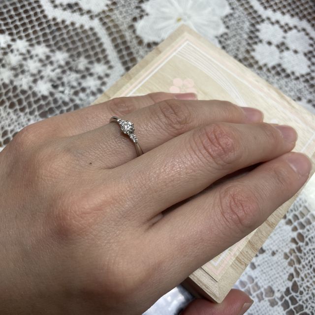 【IDEAL Plus fort(アイデアルプリュフォール)の口コミ】 ダイヤの石落ちのトラブルの話を聞いていたので、石落ちが少ない鍛造製法…