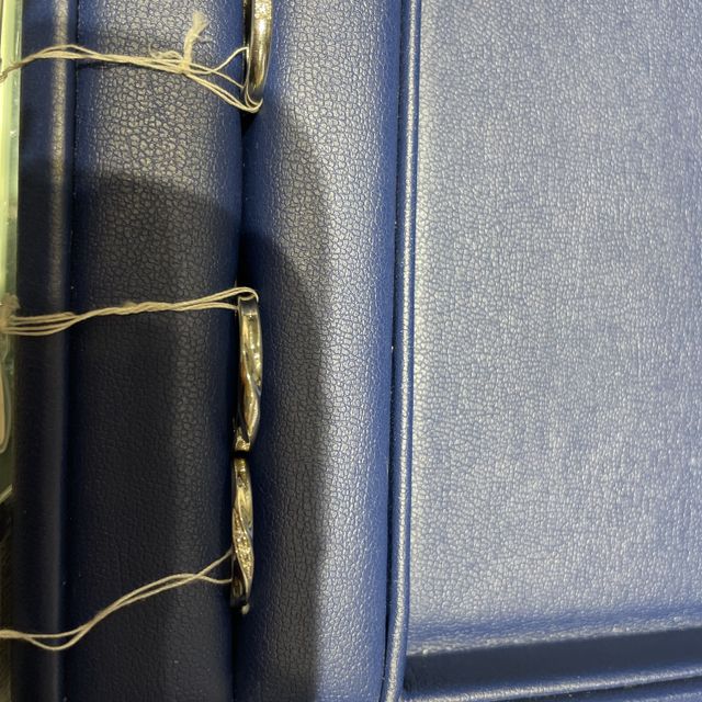 【銀座ダイヤモンドシライシの口コミ】 ストレートタイプでデザインがあるものを探していました。たくさんの指輪…