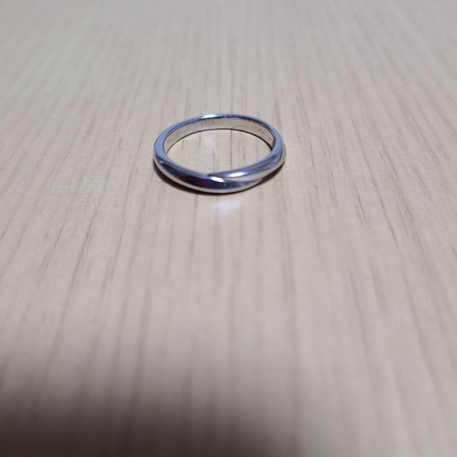 【ENUOVE(イノーヴェ)の口コミ】 イノーベのラシーヌという指輪でした。ねじれ型の指輪でした。とってもつ…