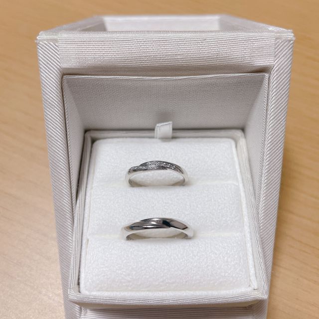 【ENUOVE(イノーヴェ)の口コミ】 他には無いようなデザインで2人が重なり合ってると言った意味に惹かれまし…