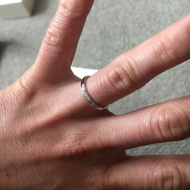 【アイプリモ(I-PRIMO)の口コミ】 デザインは王道にみえて繊細で、ダイヤモンドが一層大きく輝いてみえます…